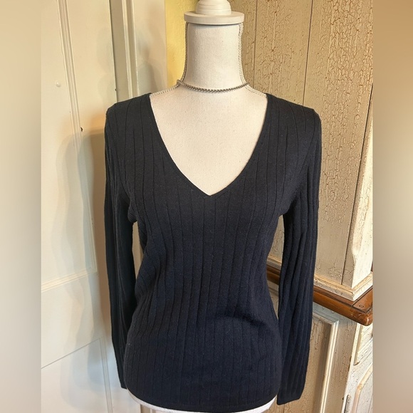 Banana Republic Sweaters - Banana Republic Navy V-Neck Knit Top
